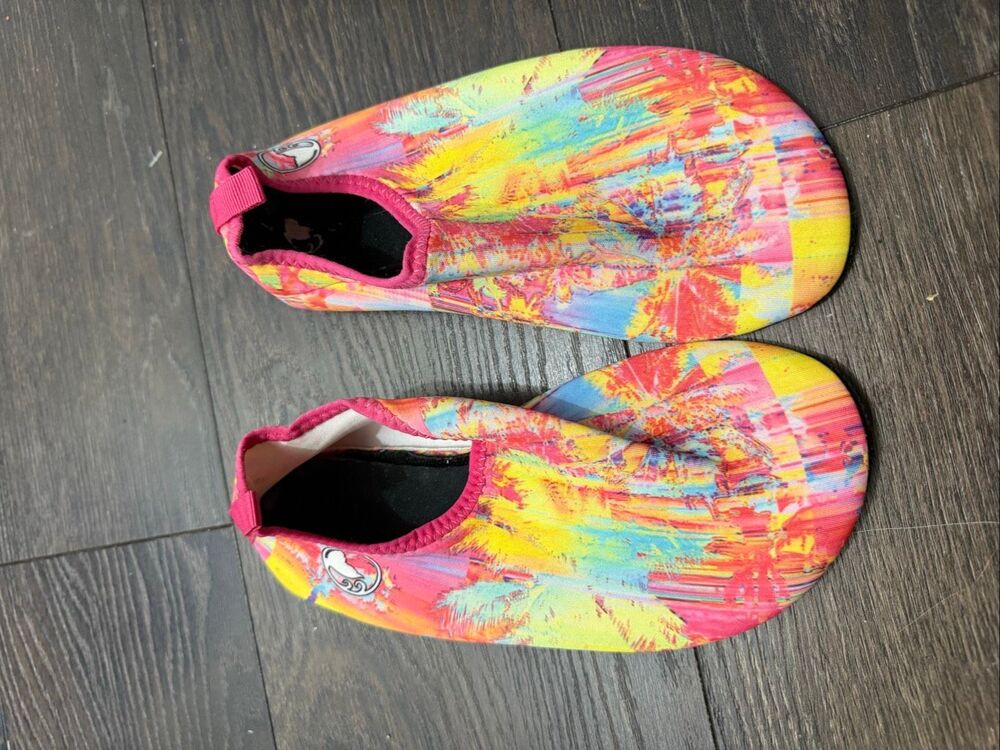 Women’s Size Small Pink Patterned Water Shoes Slip On
